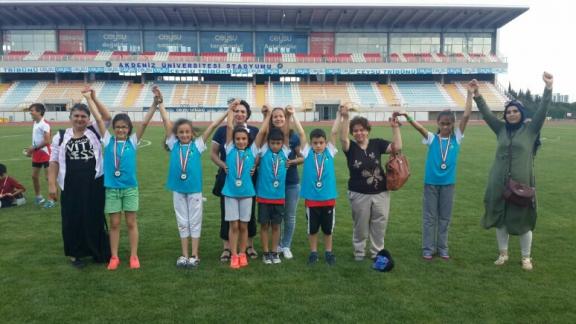 Türkiye Atletizm Federasyonu Cheetos Türkiye´nin En Hızlısı Yarışması Bölge Finalinde Öğrencilerimiz Büyük Başarı Gösterdi.
