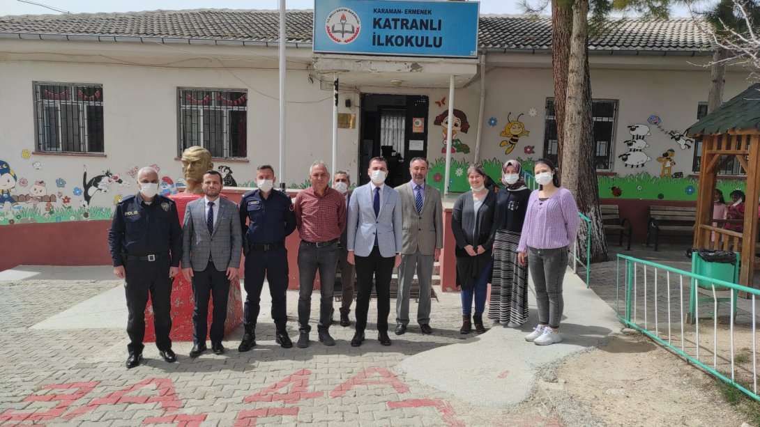 İlçe Kaymakamımız Sayın Hacı Osman HÖKELEKLİ ve daire amirlerimiz ilçemiz Katranlı İlkokulunu ziyaret ettiler. 