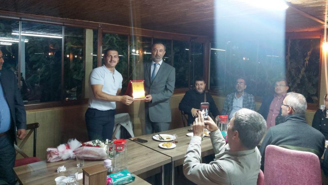 Ermenek İlçe Milli Eğitim Müdürü Hasan AÇIKGÖZ'ün ilçemizden ayrılmasından dolayı veda yemeği verildi.