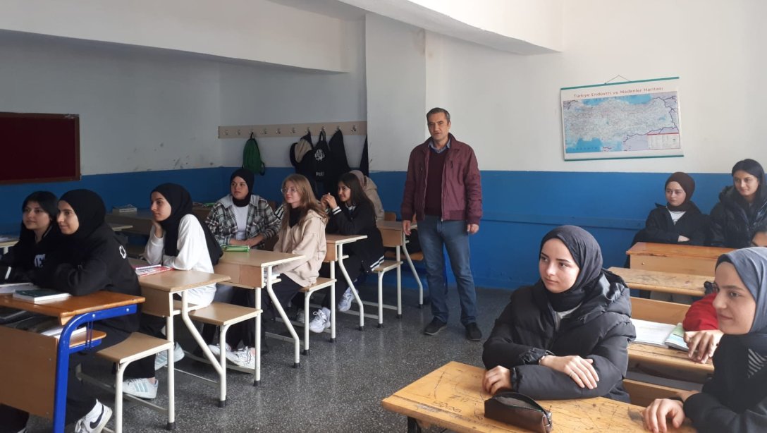 Ermenek Anadolu İmam Hatip Lisesi öğrencilerine yönelik verimli ders çalışma teknikleri ve YKS bilgilendirme eğitimi verildi.