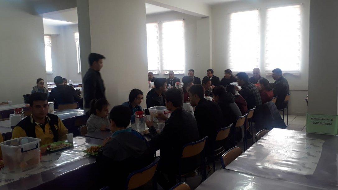 Okul Meclis Başkanları İle Hasan Kalan Anadolu Lisesi´nde Düzenlenen Kahvaltılı Toplantıda Buluşuldu.