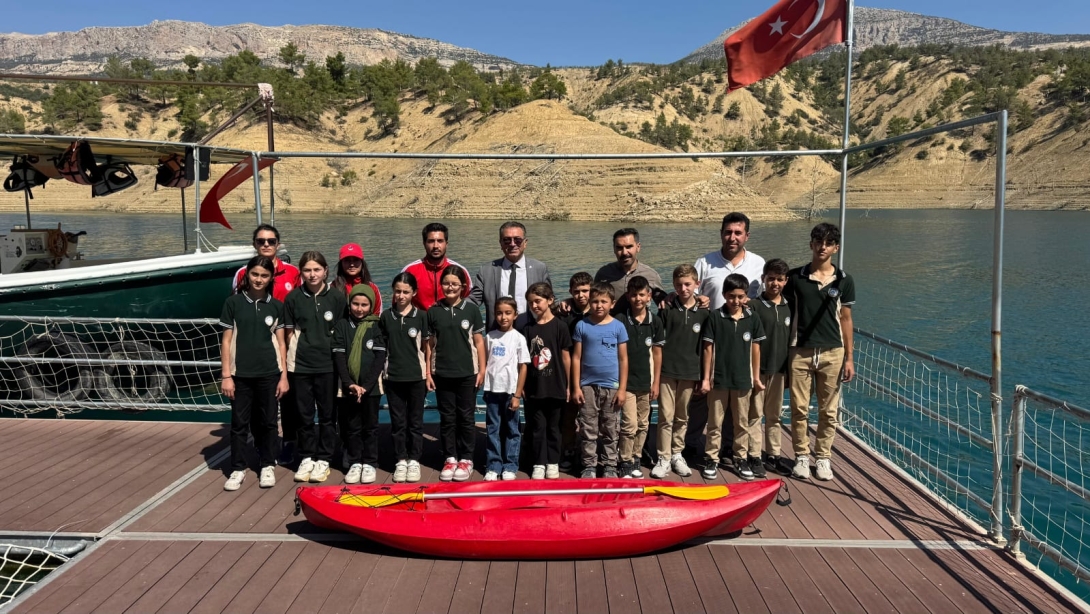Öğrencilerimizi kürek sporu ve kano ile buluşturan Sayın Valimiz Mehmet Fatih Çiçekli 'ye çok teşekkür ederiz.